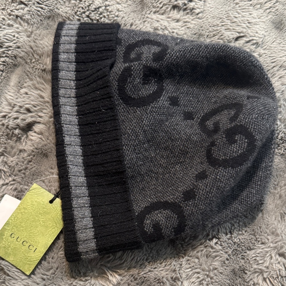 Gucci Men’s Gray & Black GG Pattern Knit Beanie - Picture 4 of 4